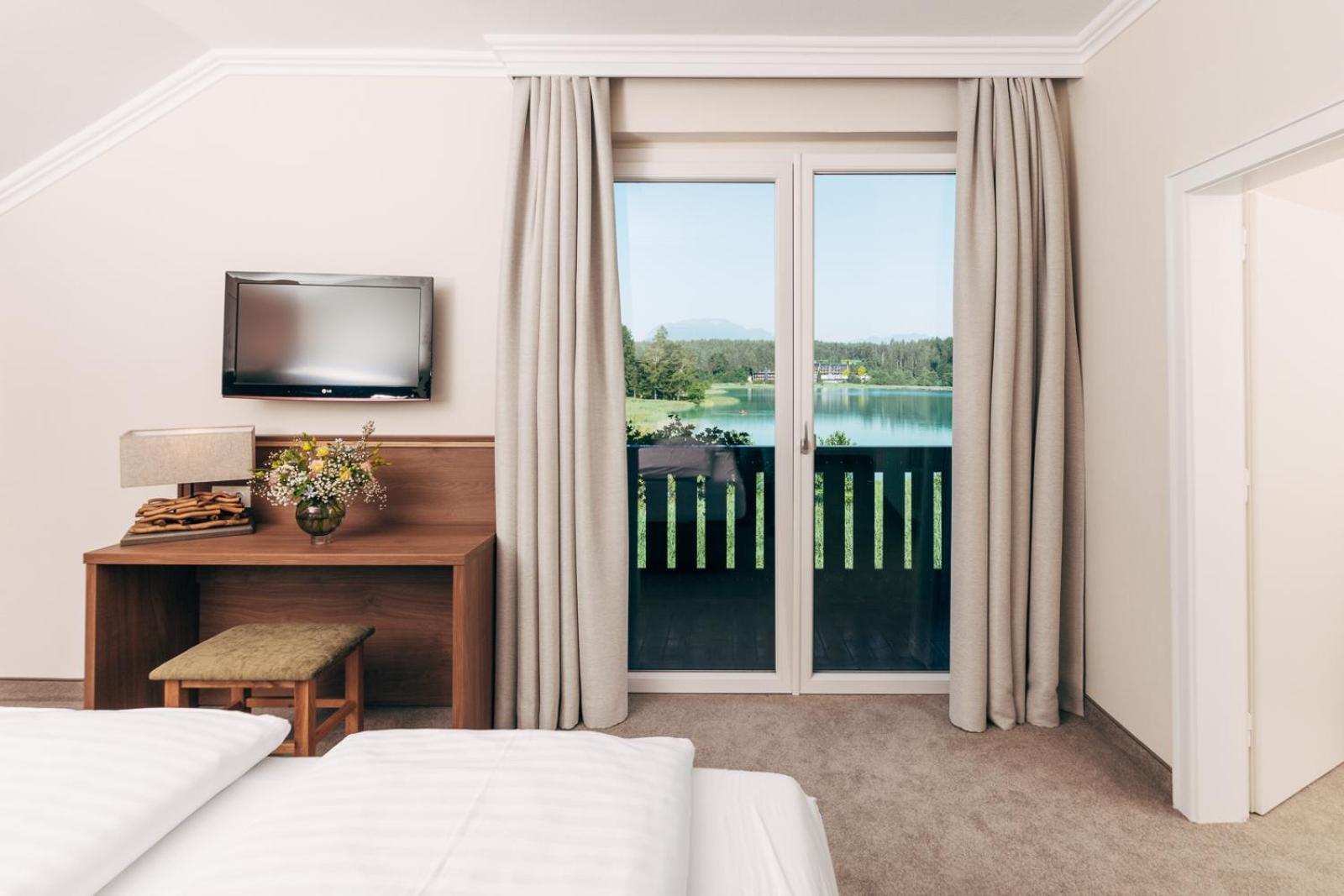 Inselhotel Faakersee Фаак ам Зее Екстериор снимка